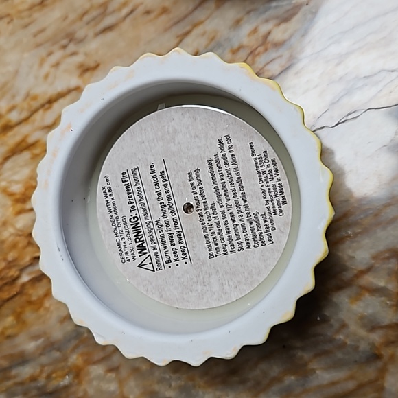 Ceramic cupcake shaped candle - Picture 2 of 3